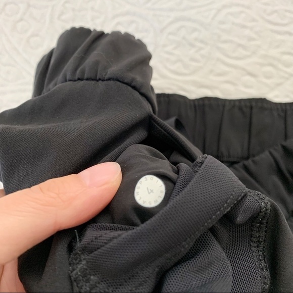 Lululemon On The Fly 7/8 Pant (28"‎ Inseam), Black - Picture 8 of 8